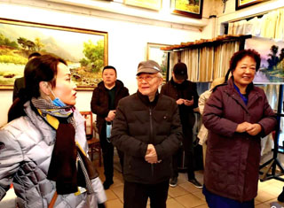 朝鲜著名人民艺术家李庆南活动前参观公司